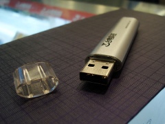 堪稱小硬盤 臺電32GB容量U盤上市售999!